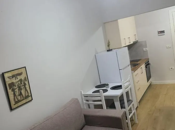 Home Inn Apartaments Tirana شقة *