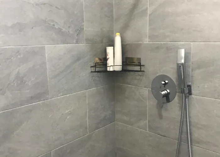 Home Inn Apartaments Tirana شقة